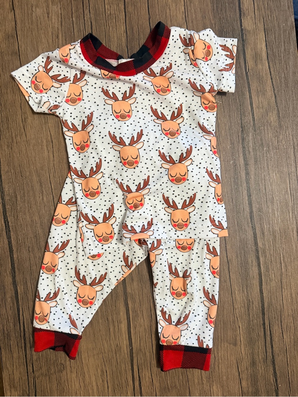 MacyKate Boutique Kids Reindeer Print Pajama Set - size 6-12 months